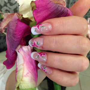 Работа ведущего мастера по маникюру салона Дива Работа ведущего мастера по маникюру салона Дива